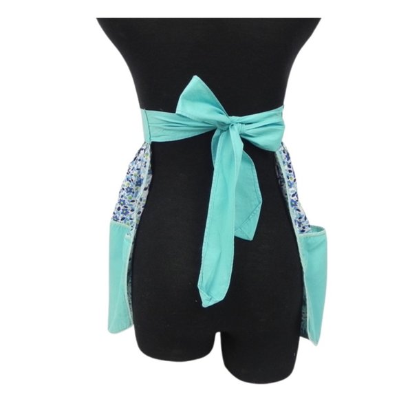 Vintage Turquoise Flower Apron - Picture 2 of 9